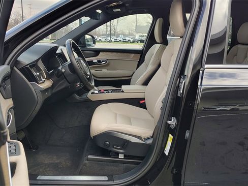 Certified 2025 Volvo XC90 B6 Plus image 7
