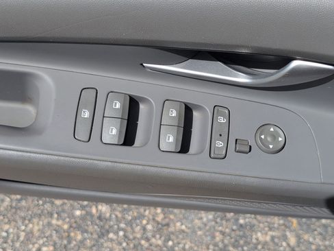 Used 2023 Hyundai Elantra SEL w/ Convenience Package image 16