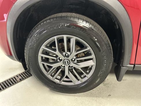 Used 2023 Nissan Rogue S AWD/4WD image 9