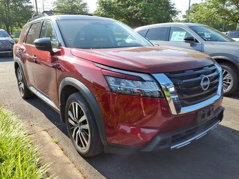 Used 2023 Nissan Pathfinder Platinum AWD/4WD image 3