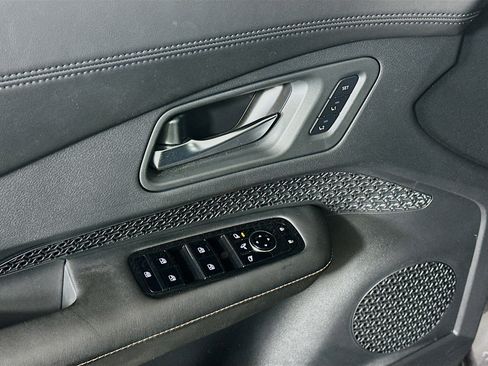 Used 2023 Nissan Ariya FWD image 15