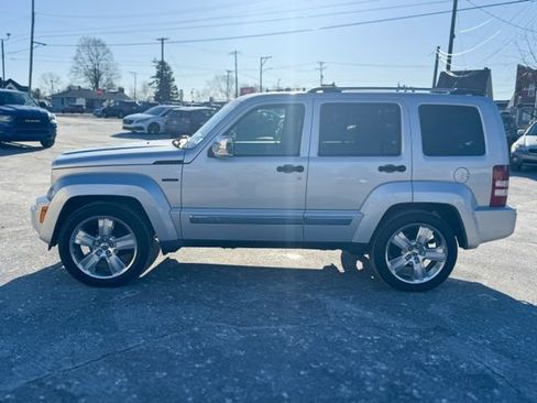 Used 2011 Jeep Liberty Sport image 4