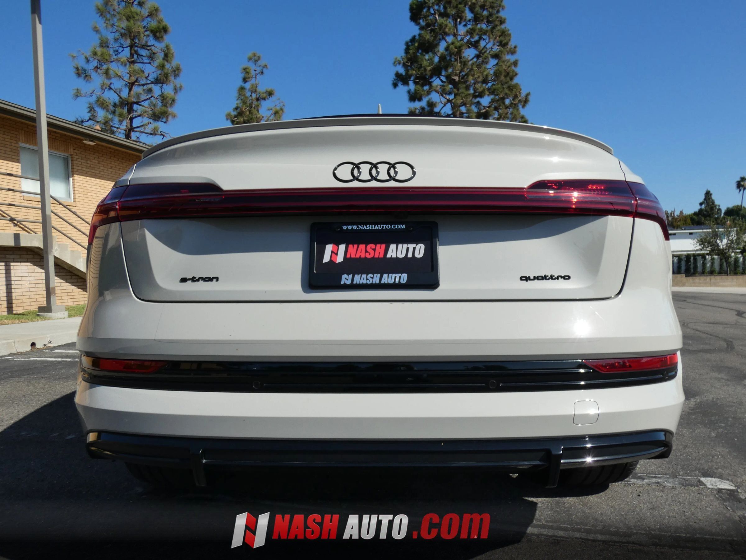 Used 2022 Audi e-tron Premium Plus w/ Premium Plus Package AWD/4WD image 10