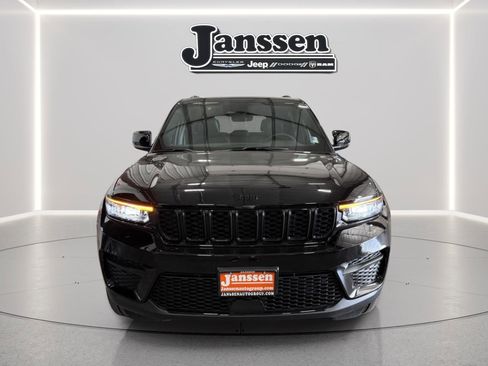 New 2025 Jeep Grand Cherokee Altitude image 8