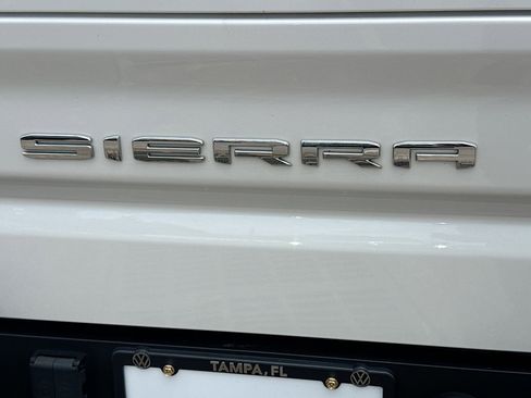 Used 2022 GMC Sierra 1500 SLT w/ SLT Premium Plus Package AWD/4WD image 11