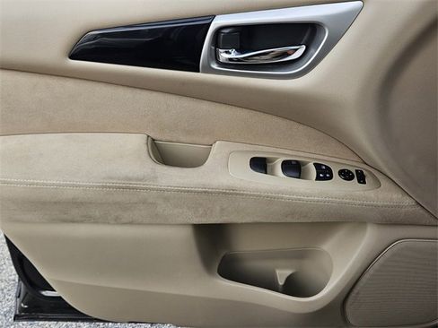 Used 2013 Nissan Pathfinder S image 29