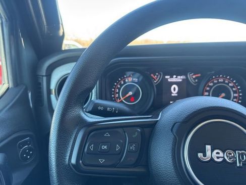 Used 2025 Jeep Gladiator Sport image 13