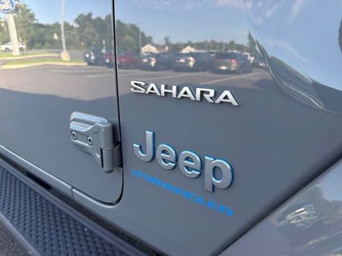 Used 2023 Jeep Wrangler Unlimited Sahara w/ Cold Weather Group AWD/4WD image 6