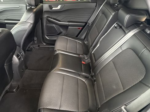 Used 2024 Ford Escape SE image 11