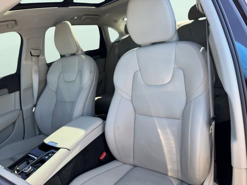 Used 2024 Volvo S90 T8 Ultimate w/ Lounge Package image 17