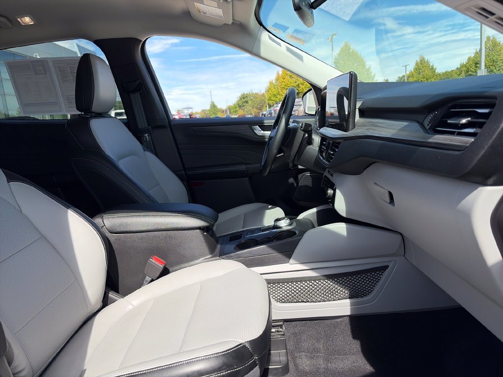 Used 2023 Ford Escape Platinum AWD/4WD image 14