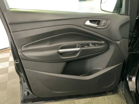 Used 2015 Ford Escape SE w/ Equipment Group 201A FWD image 16