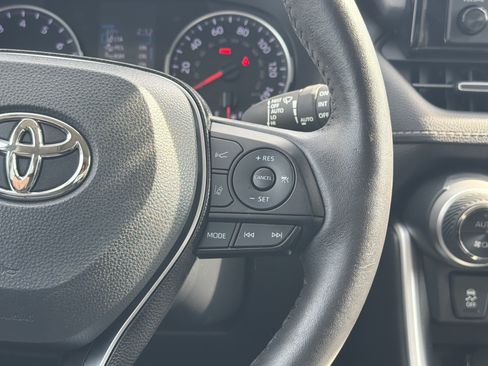 Used 2021 Toyota RAV4 XLE Premium image 20