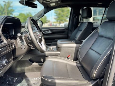 Used 2024 GMC Yukon SLT w/ SLT Luxury Package AWD/4WD image 16