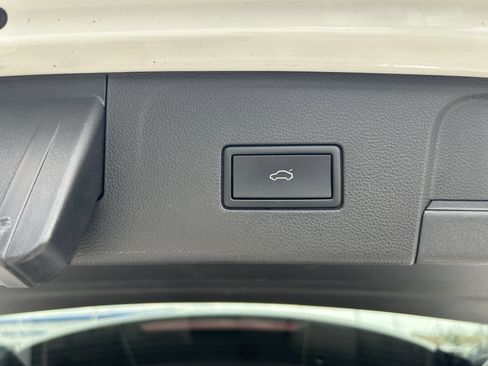 Used 2024 Volkswagen Atlas SEL Premium R-Line image 30