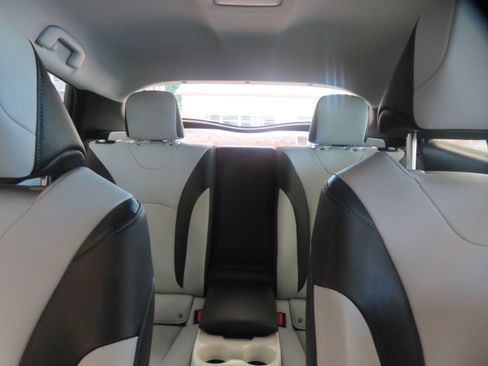Used 2018 Toyota Prius Prime Premium FWD image 46