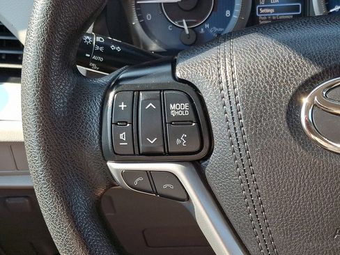 Used 2019 Toyota Sienna L image 21