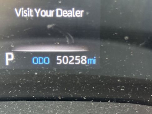 Used 2024 Toyota Sienna XLE FWD image 14