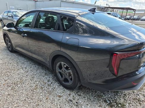 Used 2025 Kia K4 FWD image 2