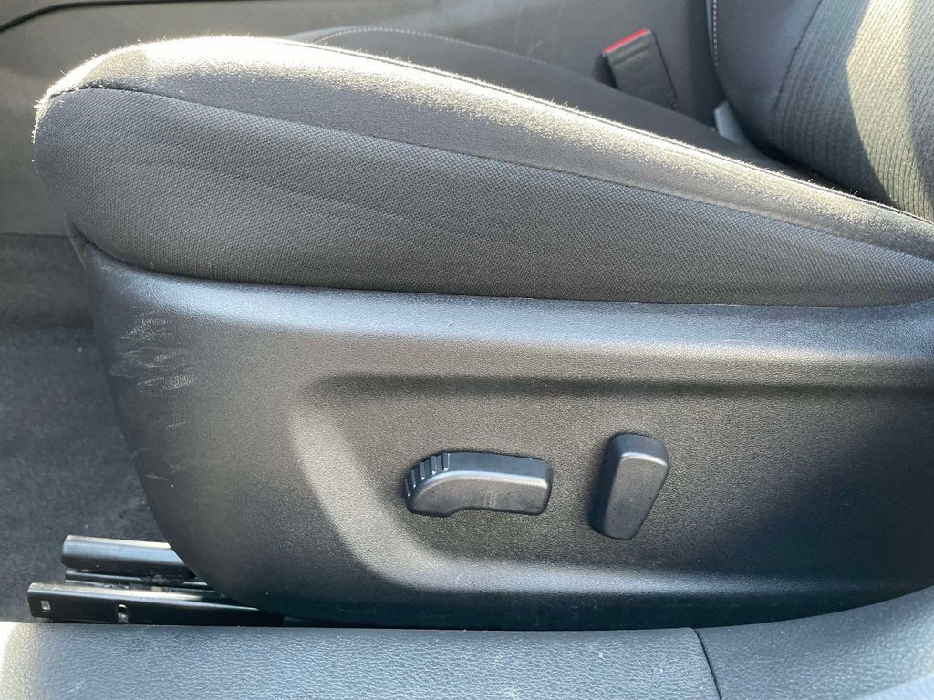 Used 2025 Nissan Altima 2.5 SV FWD image 15