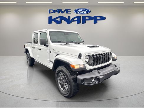 Used 2025 Jeep Gladiator Sport AWD/4WD image 1