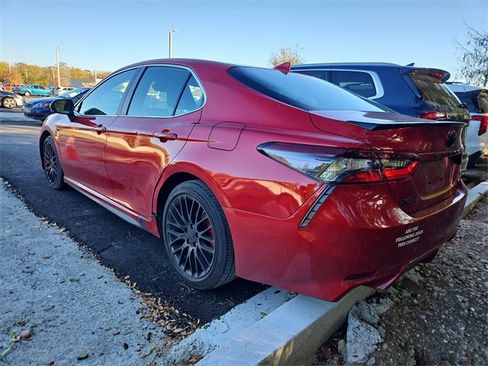 Used 2023 Toyota Camry SE image 3