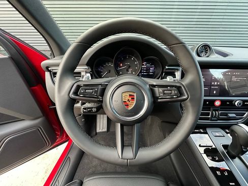 Used 2026 Porsche Macan AWD/4WD image 16