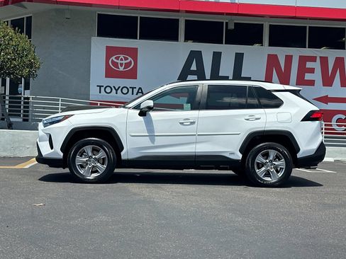 Used 2024 Toyota RAV4 LE AWD/4WD image 2