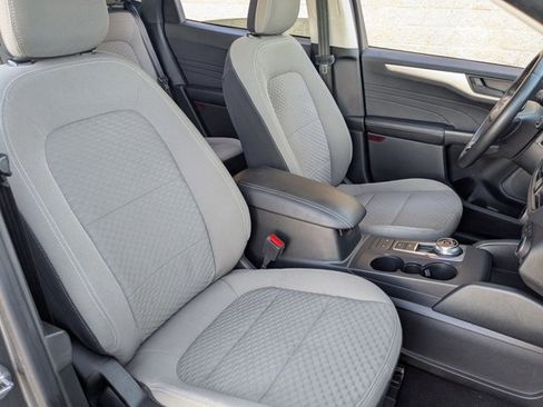 Used 2022 Ford Escape SE w/ SE Sport Appearance Package image 21