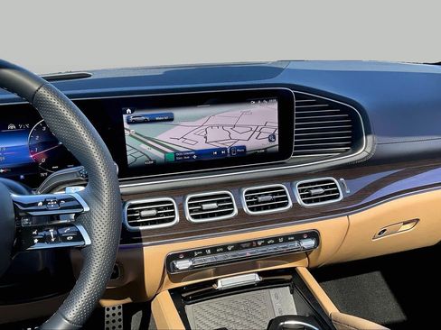 Used 2026 Mercedes-Benz GLS 450 4MATIC image 6