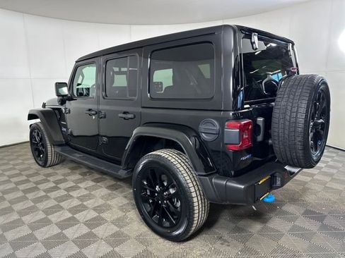 Used 2023 Jeep Wrangler Unlimited Sahara w/ Cold Weather Group image 5