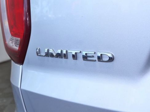 Used 2017 Ford Explorer Limited w/ Equipment Group 301A AWD/4WD image 9