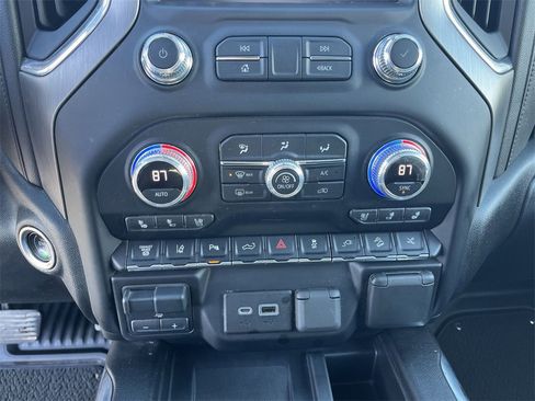 Used 2022 GMC Sierra 2500 Denali w/ Denali Black Diamond Edition image 18