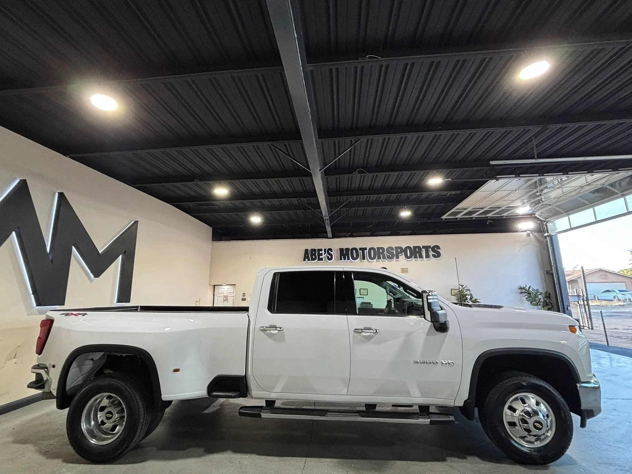 Used 2022 Chevrolet Silverado 3500 LTZ w/ LTZ Convenience Package AWD/4WD image 5