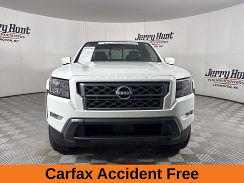 Used 2024 Nissan Frontier SV w/ SV Convenience Package RWD image 3