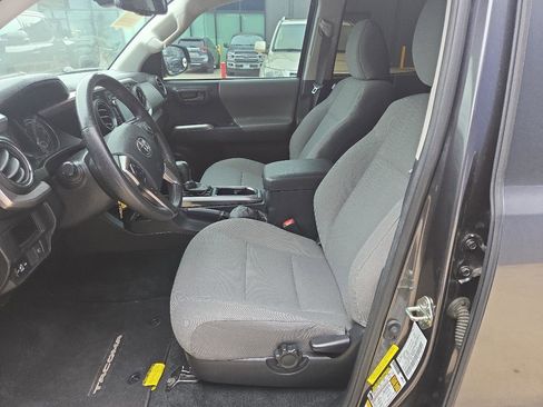 Used 2018 Toyota Tacoma SR5 image 8