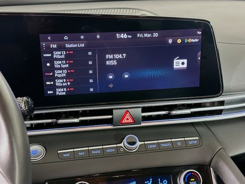 Used 2025 Hyundai Elantra SEL image 21