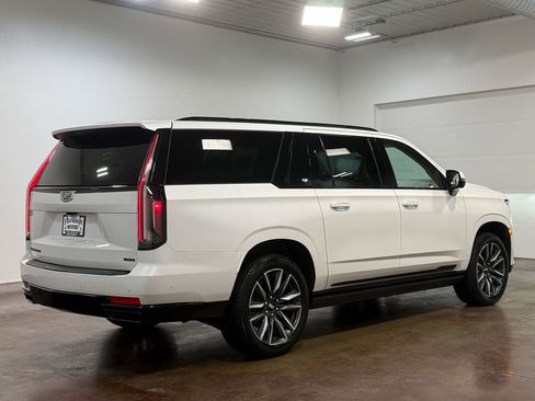 Used 2021 Cadillac Escalade ESV Sport Platinum image 4
