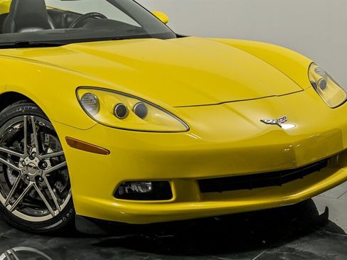 Used 2006 Chevrolet Corvette Convertible w/ Preferred Equipment Group RWD image 2
