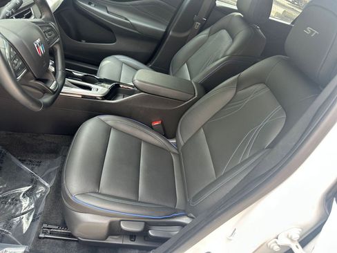 Used 2025 Buick Envista Sport Touring image 30
