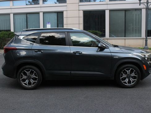 Used 2021 Kia Seltos EX AWD/4WD image 6
