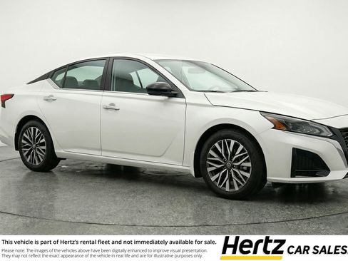 Used 2025 Nissan Altima 2.5 SV image 1