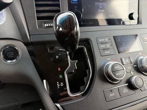 Used 2016 Toyota Sienna XLE image 16
