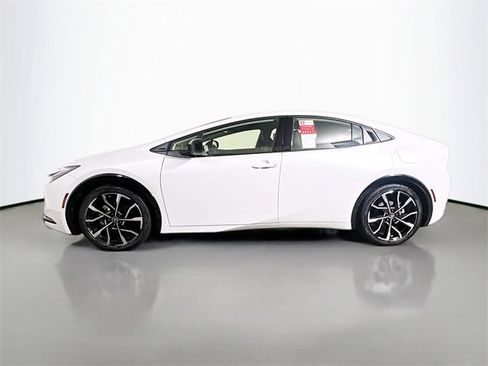 New 2025 Toyota Prius Plug-In Hybrid image 6
