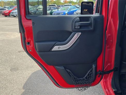 Used 2016 Jeep Wrangler Unlimited Sahara w/ Dual Top Group image 26