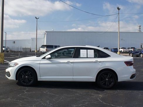 Used 2023 Volkswagen Jetta SE w/ Panoramic Sunroof Package image 13