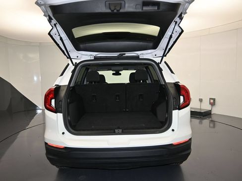 Used 2024 GMC Terrain SLE FWD image 24