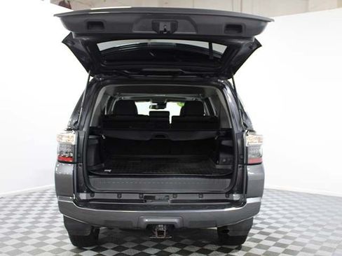 Used 2022 Toyota 4Runner SR5 Premium w/ Moonroof Package AWD/4WD image 18