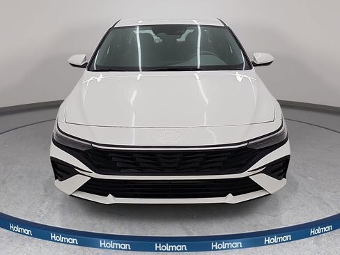 Used 2024 Hyundai Elantra SE FWD image 2