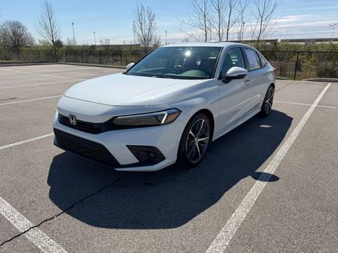 Used 2023 Honda Civic Touring image 3